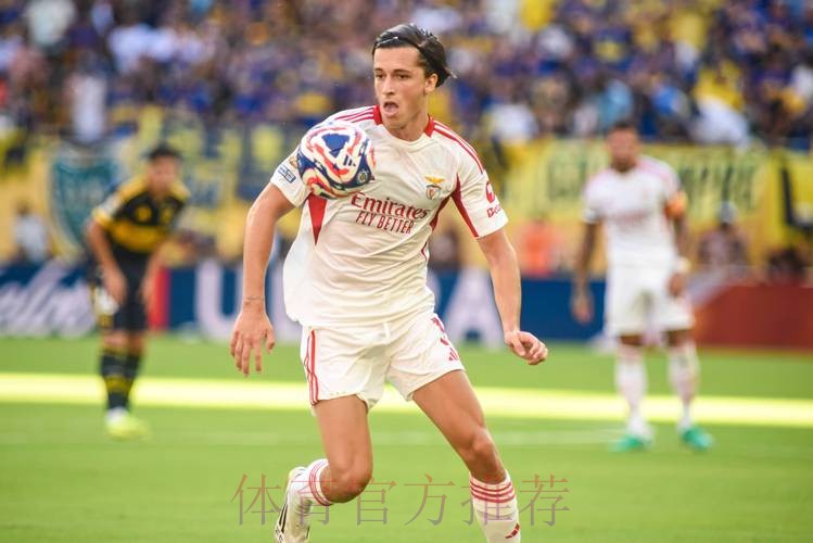 西媒:皇马关注范德文和卢克巴 但球员转会费太贵